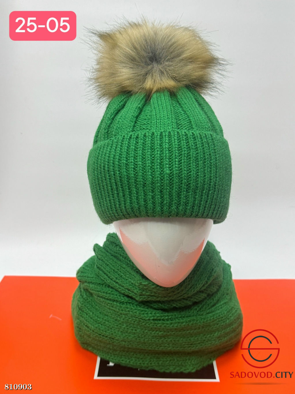 Комплект зимний шапка и снуд