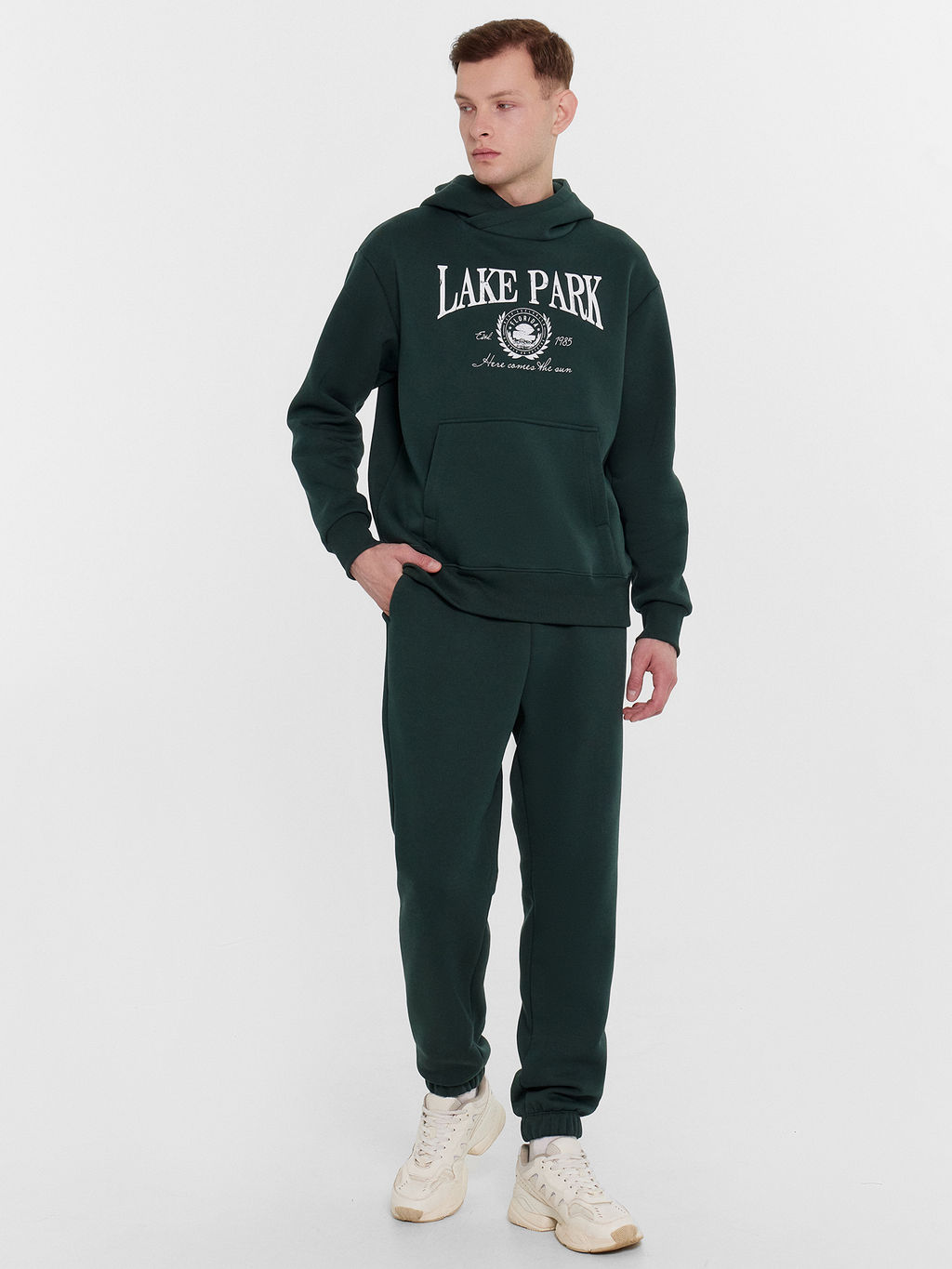 Комплект мужской (худи, брюки) зеленый с печатью пихта +печать 191019 - Mark formelle фото 2