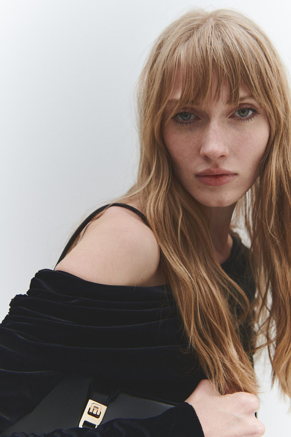 Vestido de un hombro en velour - H&m фото 2