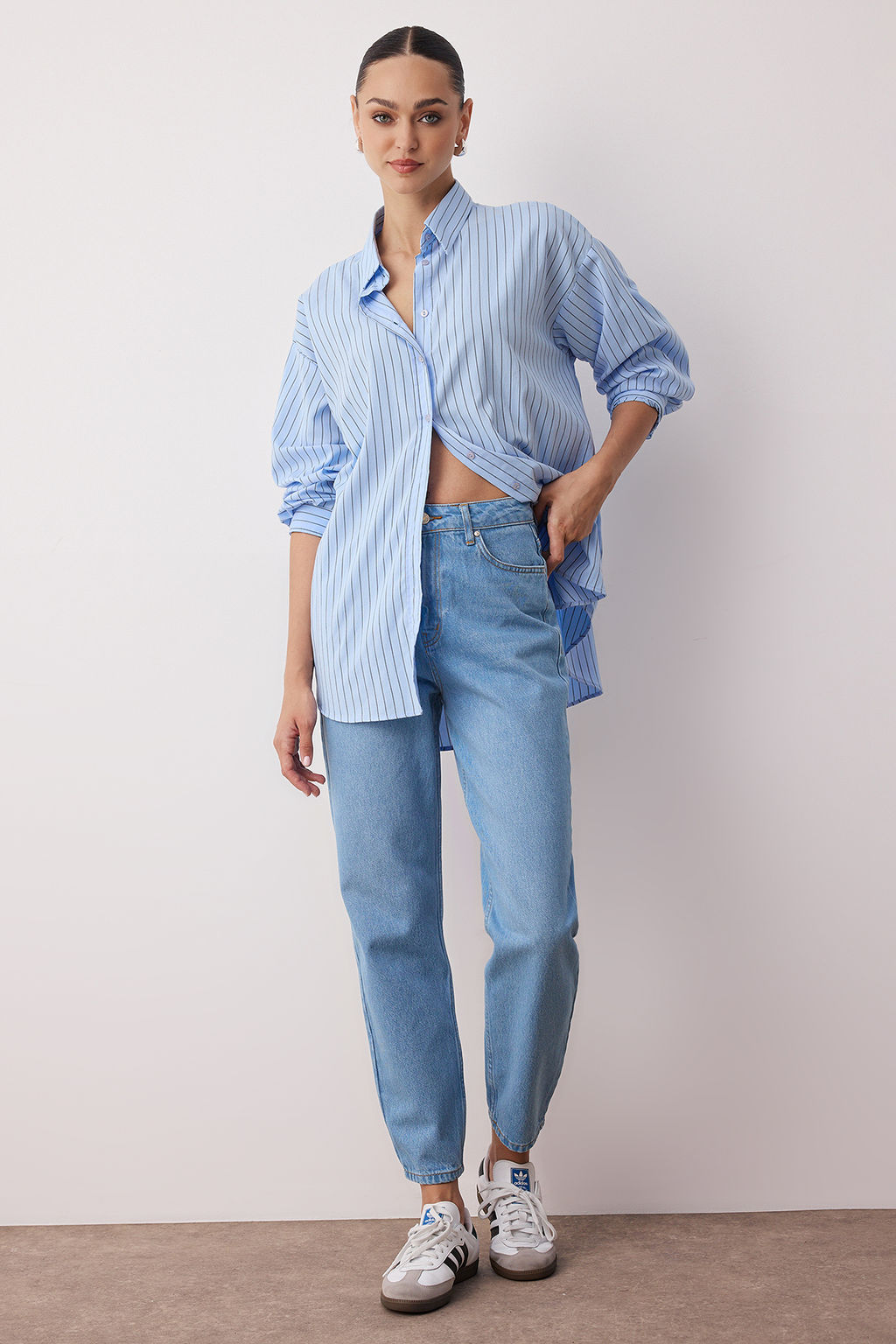 Siyah Yuksek Bel Mom Jeans TWOSS23JE00067 - Trendyolmilla фото 8