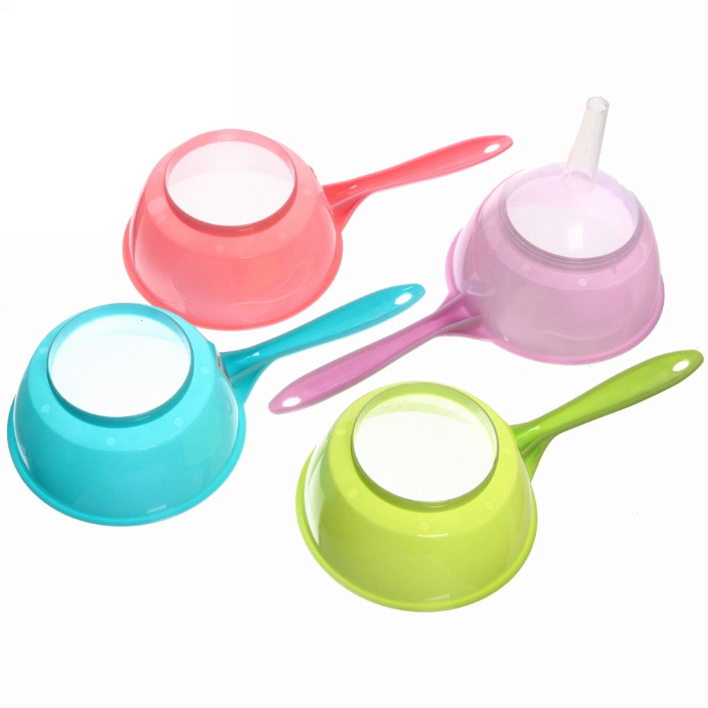 Цена за 4 шт. Воронка пластиковая с ситом 12см