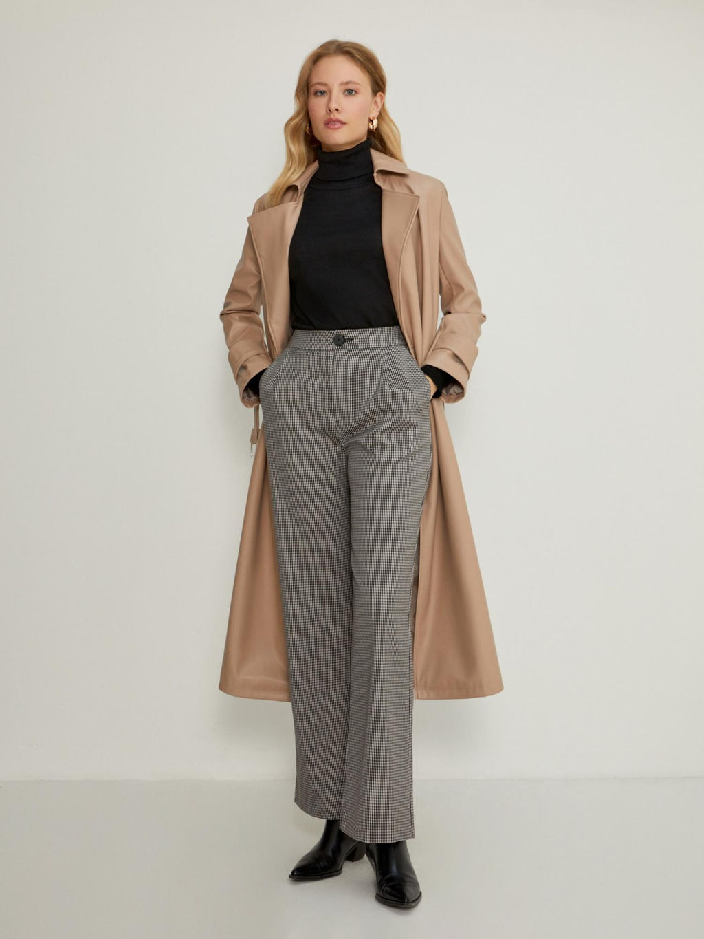 10200320091 Свитер жен. VASSA_22 черный - Concept club фото 2