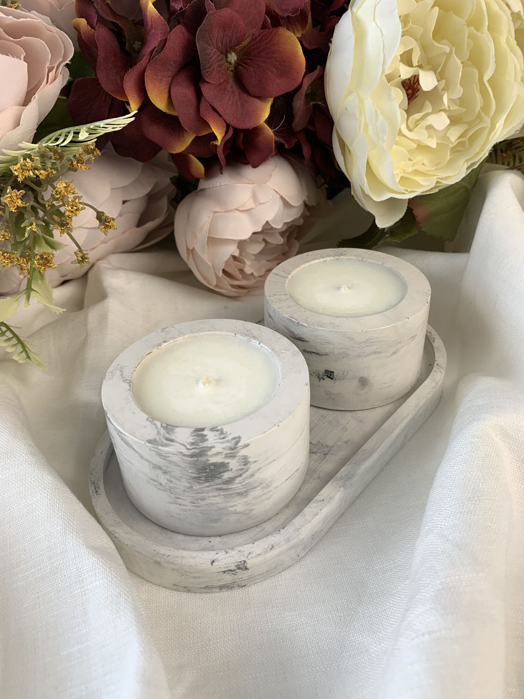 Свечи из натурального воска в гипсовом кашпо с подставкой,цилиндр