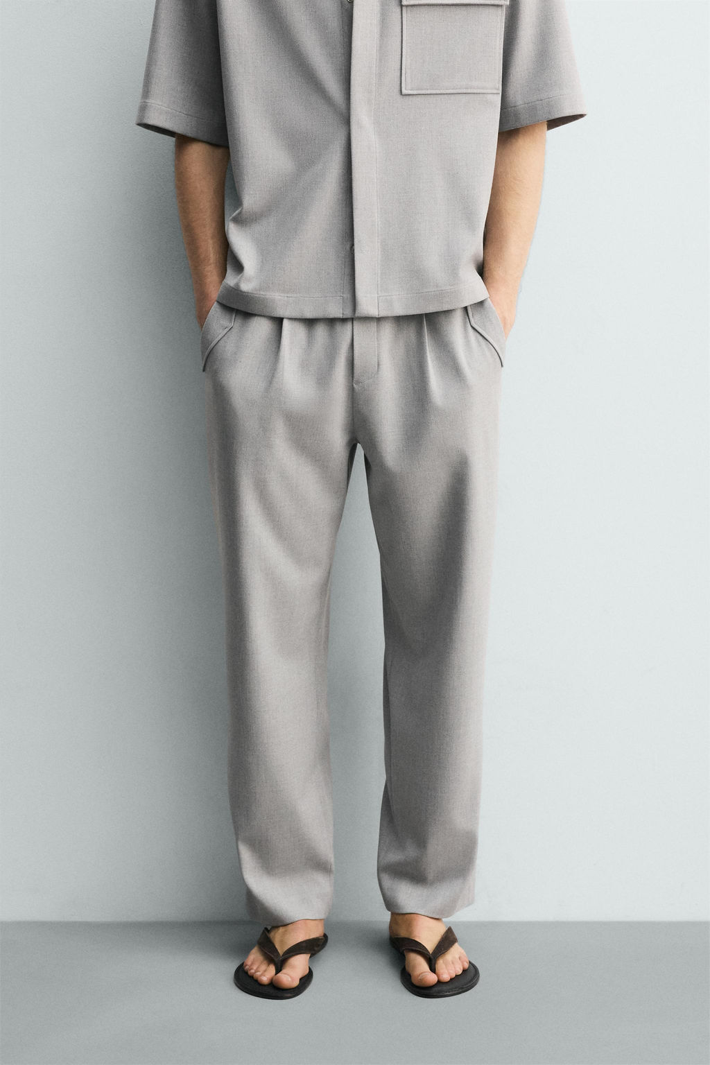PANTAL?N REGULAR FIT CONFORT / Gris
