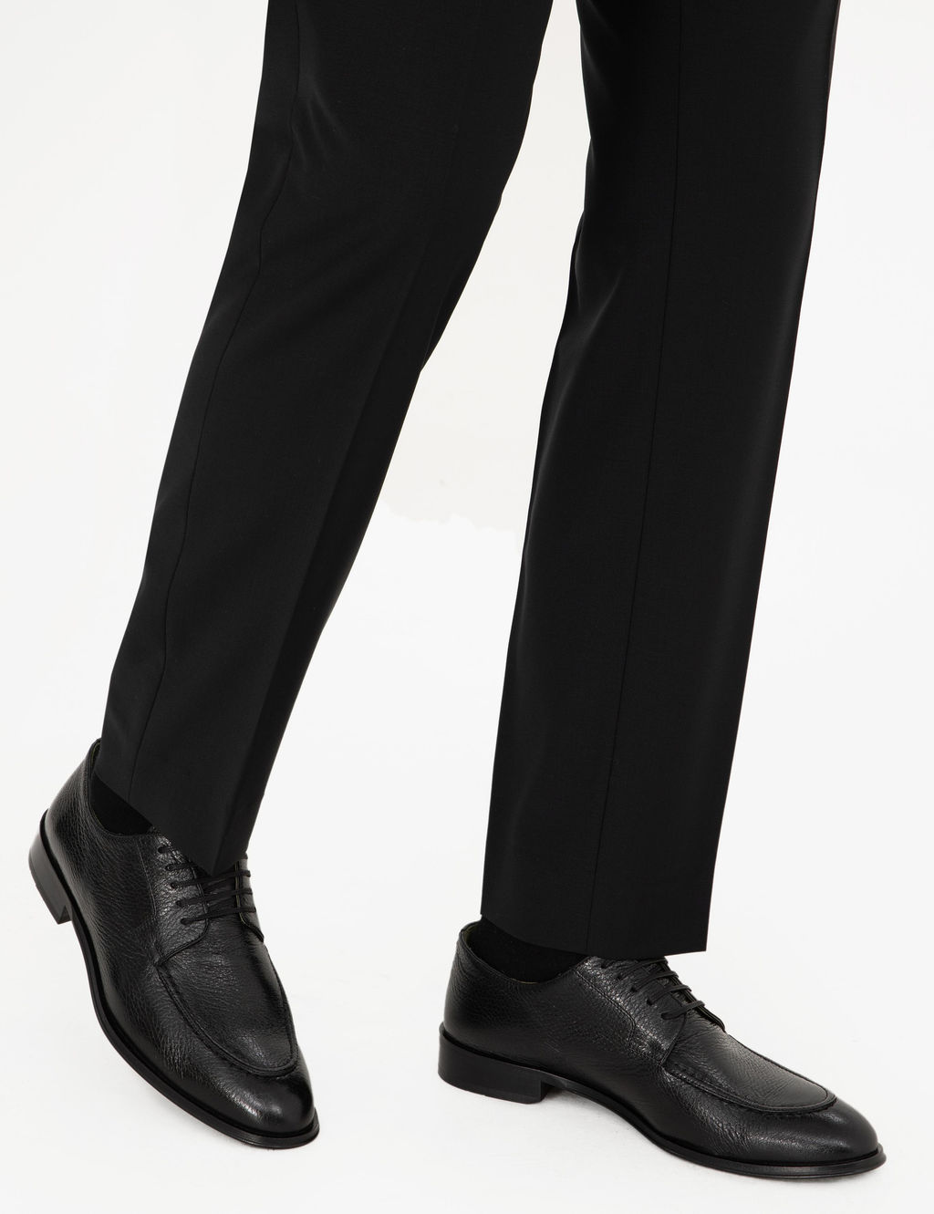 Черные классические туфли