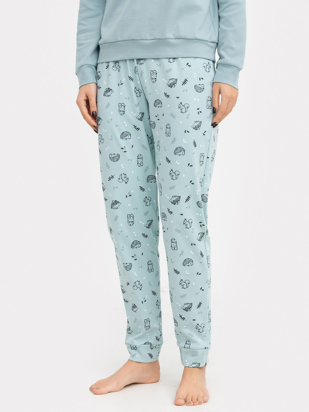 Комплект женский (джемпер, брюки) серый с принтом лесные зверюшки сланец +лесные зверюшки 592361 - Mark formelle фото 5