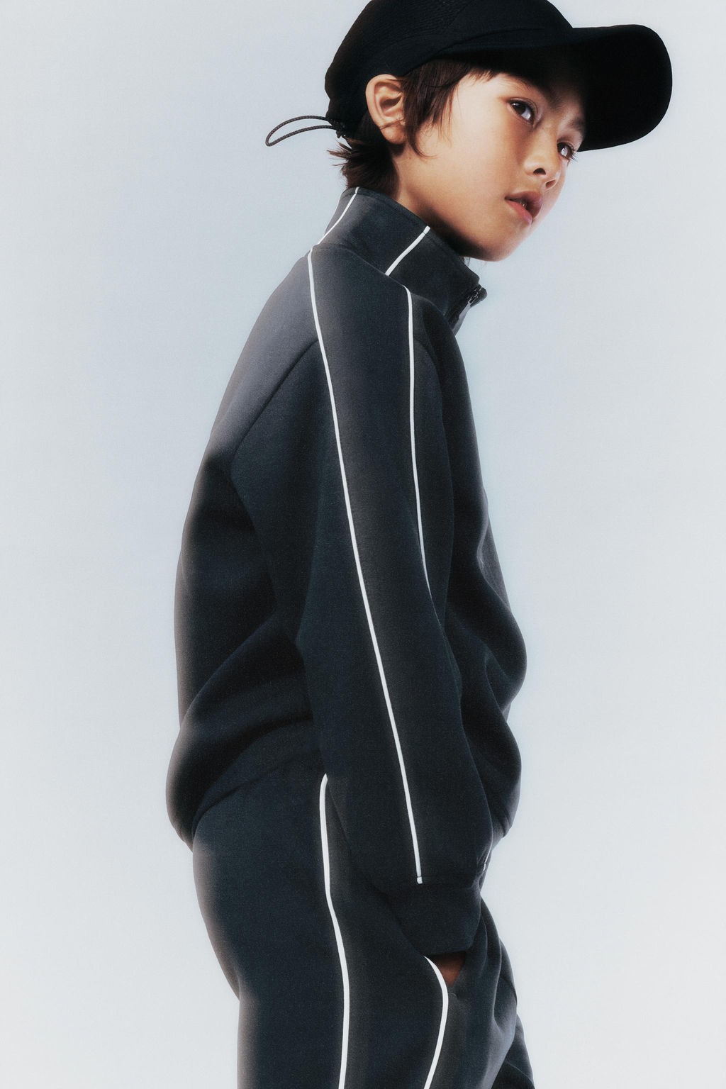 SWEATSHIRT WITH CONTRAST PIPING AND SLOGAN