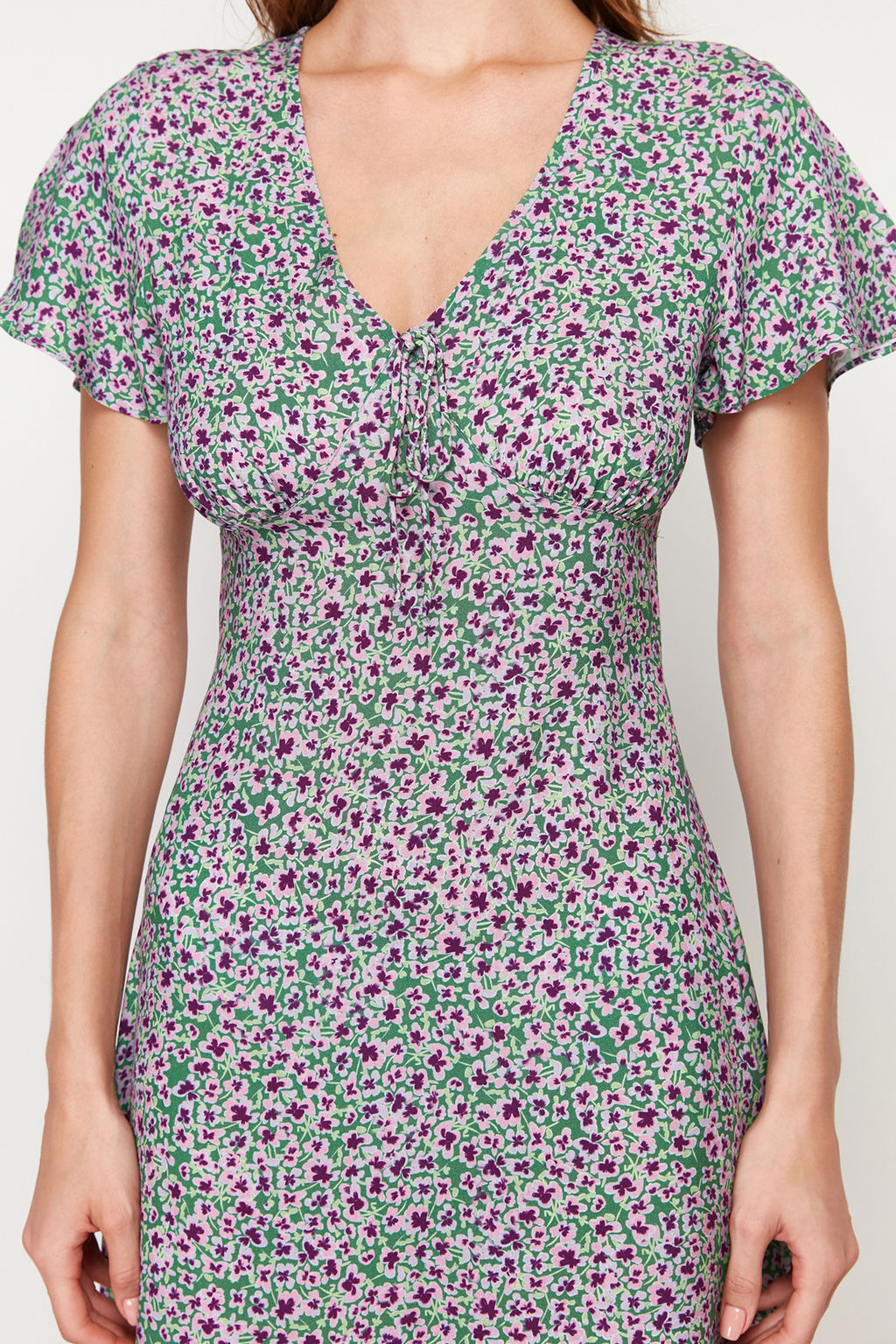 Yesil Cicek Desenli A Kesim V Yaka Midi Dokuma Elbise TWOSS24EL00618 - Trendyolmilla фото 5