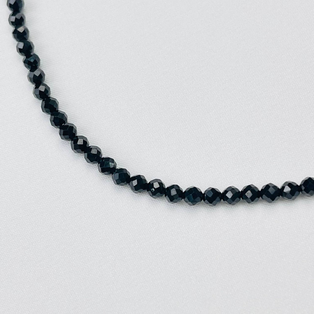 Колье из черной Шпинели