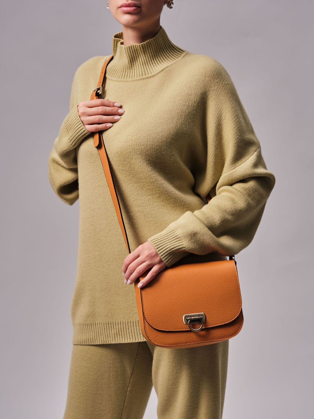 Сумка кожаная Azaro 30741 оранжевый карандаш