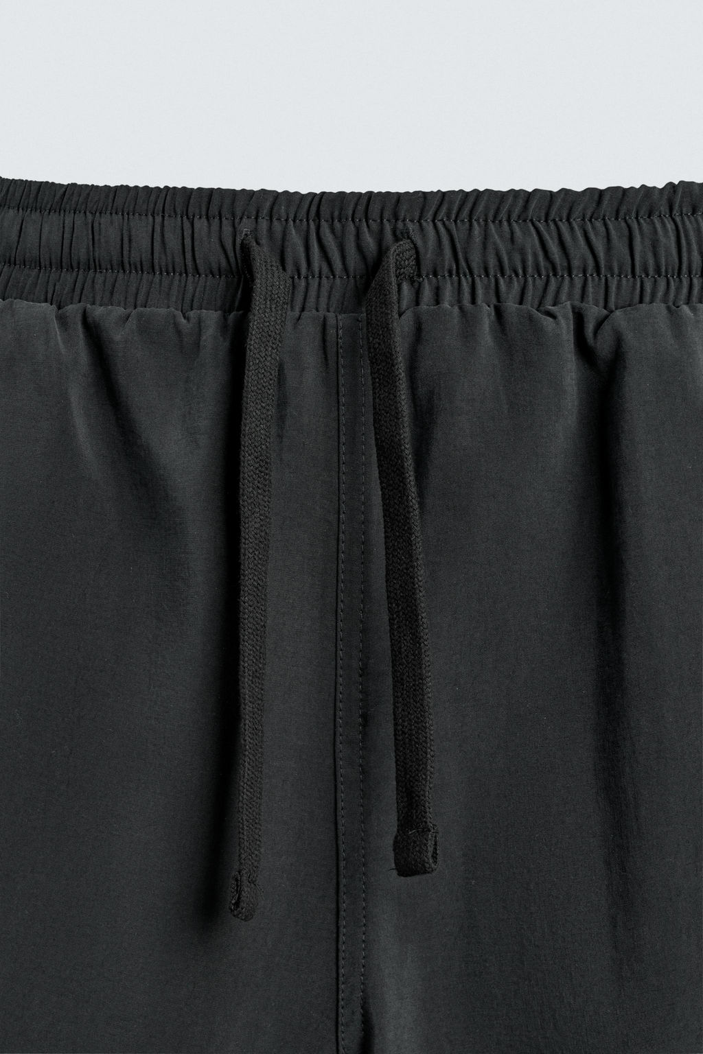 BERMUDA CARGO FLUIDA RELAXED FIT / Negro