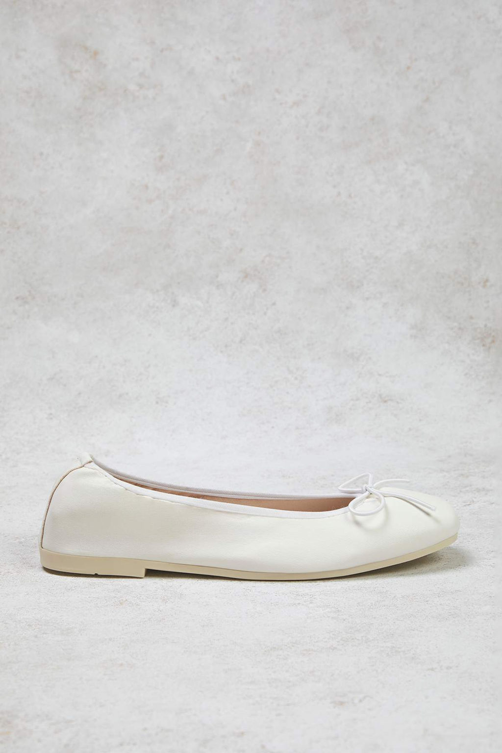 Trendyol Shoes Beyaz Fiyonklu Katlanabilir Esnek Taban Kad?n Babet TAKSS25BE00016 - Trendyolmilla фото 4