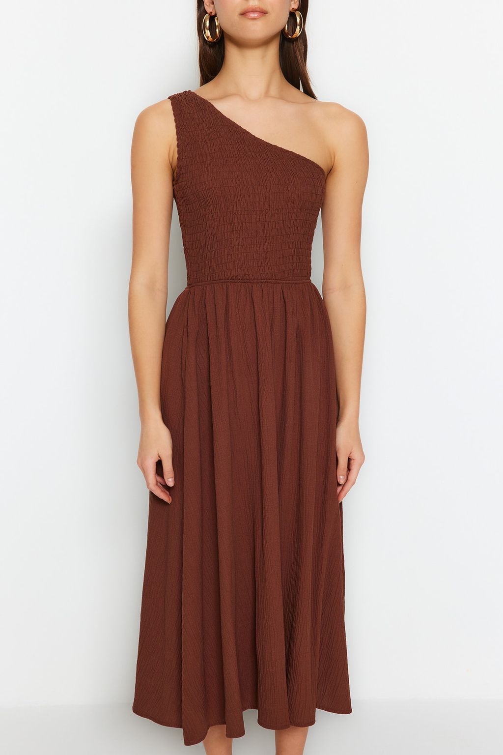 TRENDYOLMILLA Kahverengi Belden Ac?lan Ust Bedeni Gipeli Tek Omuz Midi Dokuma Elbise TWOSS23EL01830  фото 11