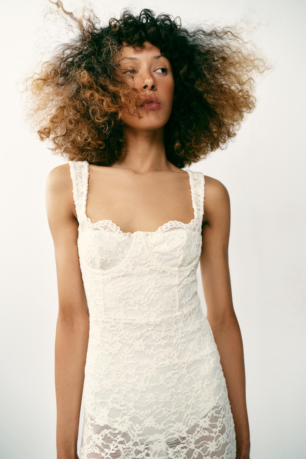 VESTIDO MIDI ENCAJE / Crudo - Zara фото 2