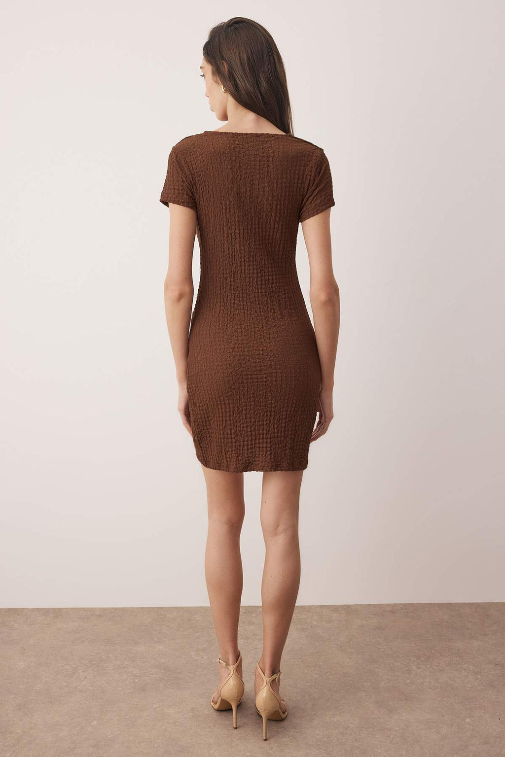 Kahverengi Duz Aksesuar Detayl? Buzgu/Drape Detayl? K?sa/Mini Orme Elbise TWOSS25EL00914