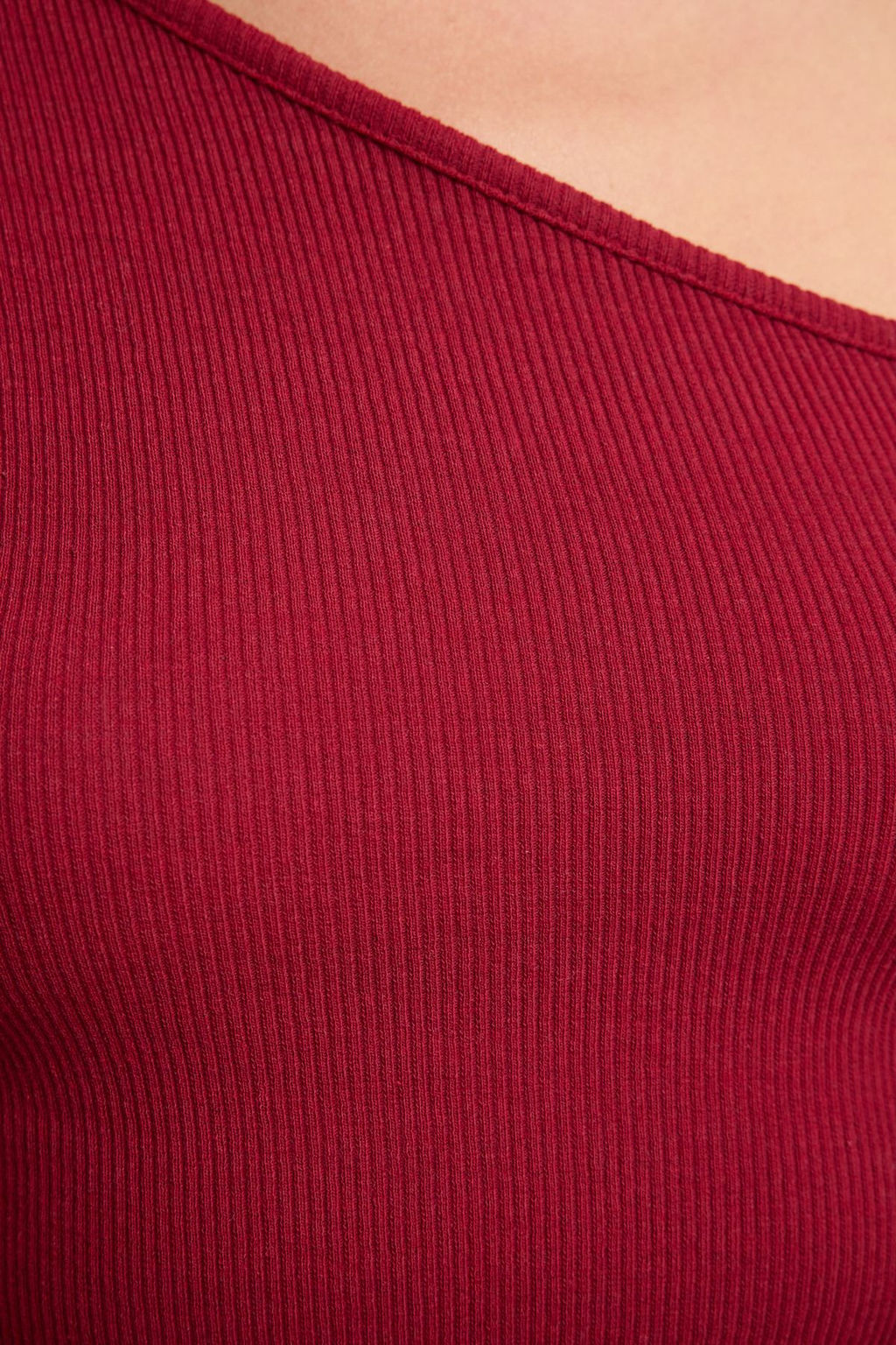 Trendyolmilla Indigo Fitted/Vucuda Oturan Asimetrik Yaka Omzu Ac?k Fitilli Esnek Orme Bluz TWOAW23BZ00088 фото 4