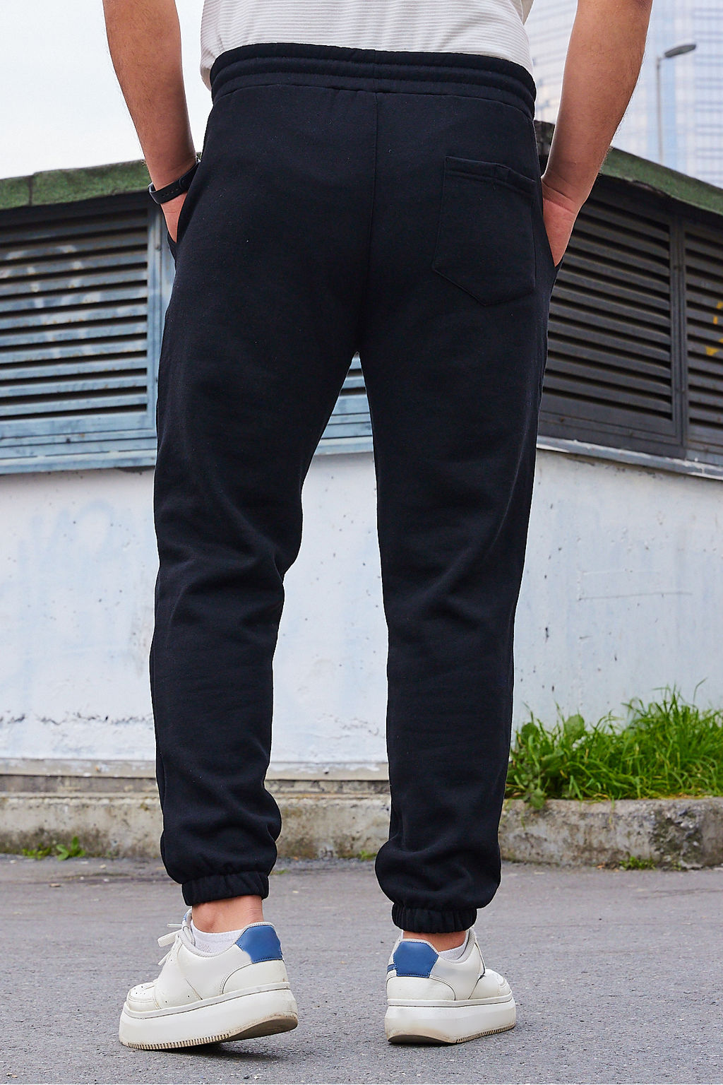 Siyah Un?sex Regular/Normal Kesim Pacas? Lastikli Ici Polar/S?cak Tutan Esofman Alt? TMNAW22EA0346