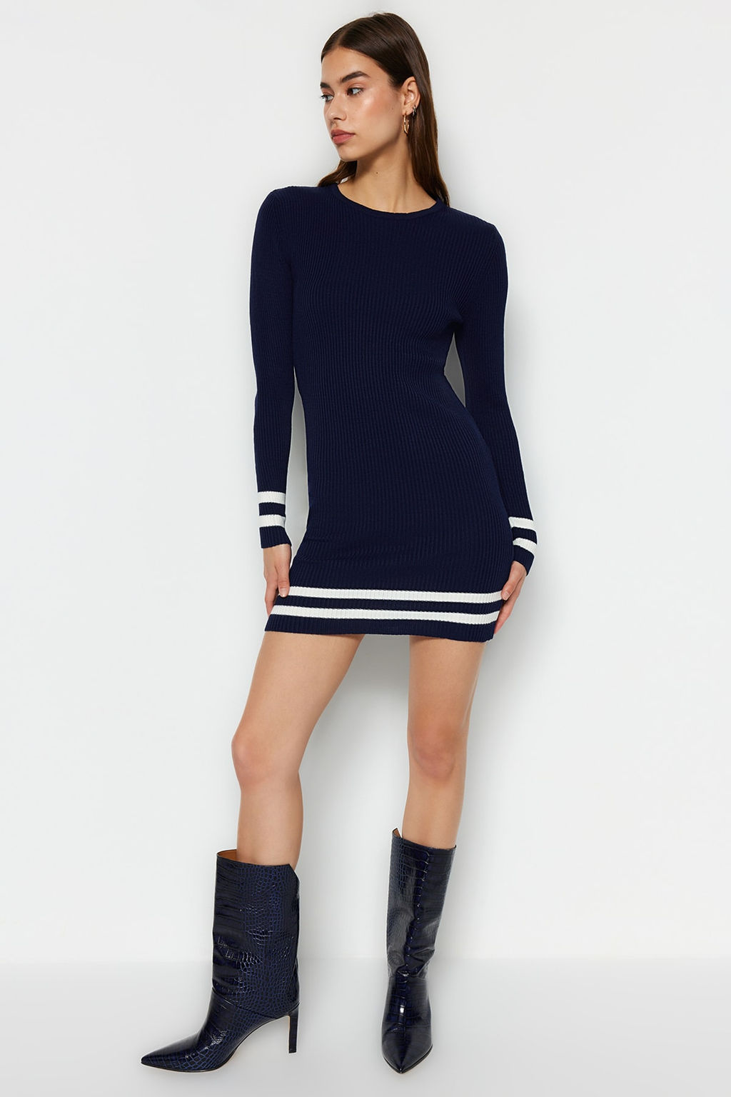 TRENDYOLMILLA Siyah Mini Triko Etek Ucu Cizgili Elbise TWOAW20EL1274  фото 3