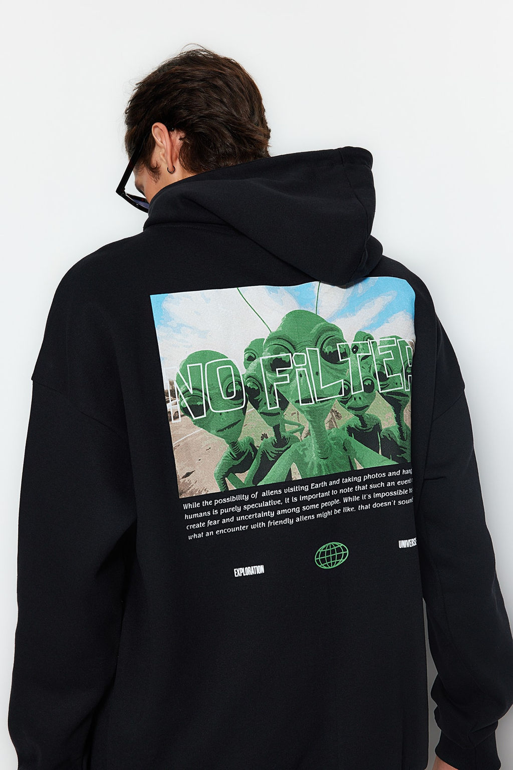 Siyah Oversize/Genis Kesim Kapusonlu Uzay Bask?l? Ici Polar/S?cak Tutan Sweatshirt TMNAW24SW00095