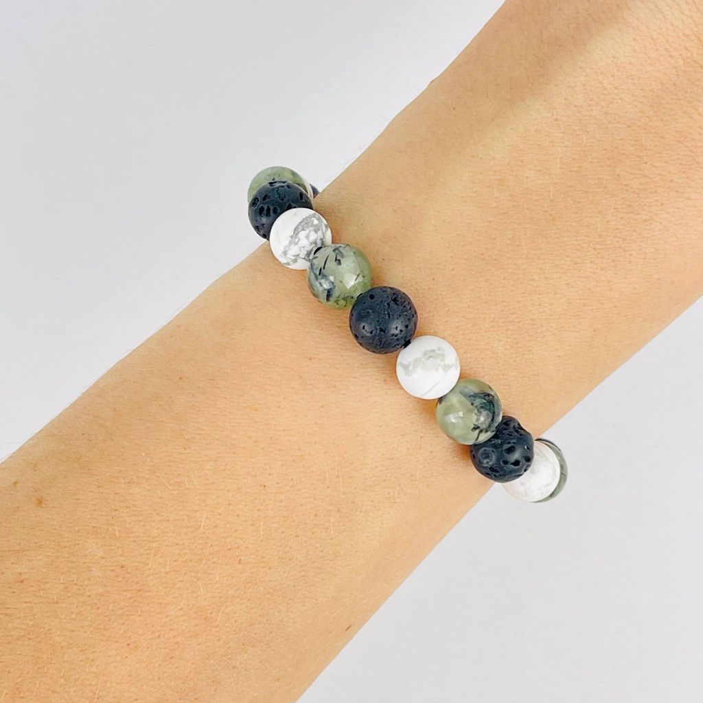 Браслет регулируемый "Стихия Воздух" из Пренита, Говлита и Лавы от 20 см