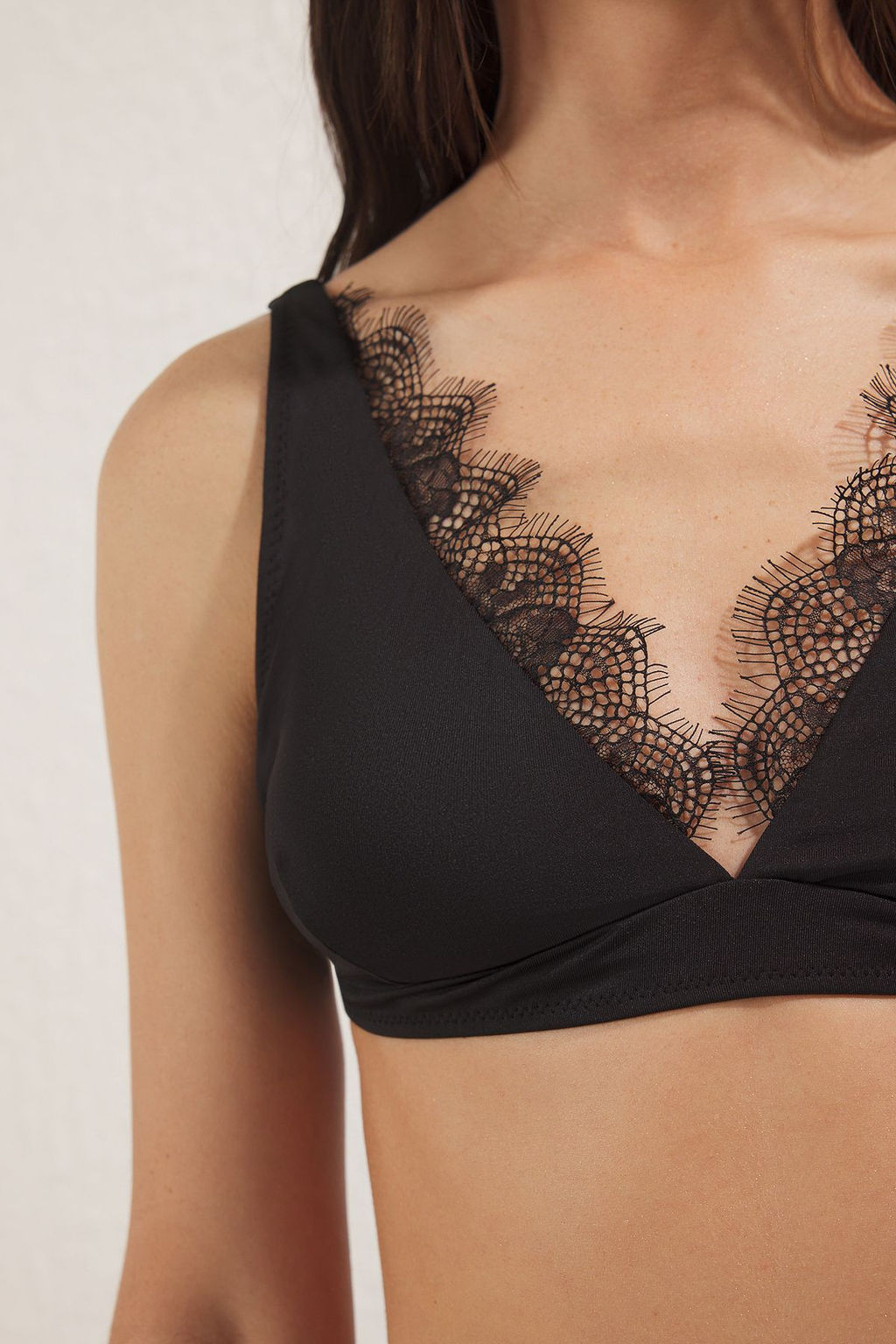 Trendyolmilla Siyah Dantel Detayl? Ucgen Bikini Ustu TBESS25BU00071 фото 3