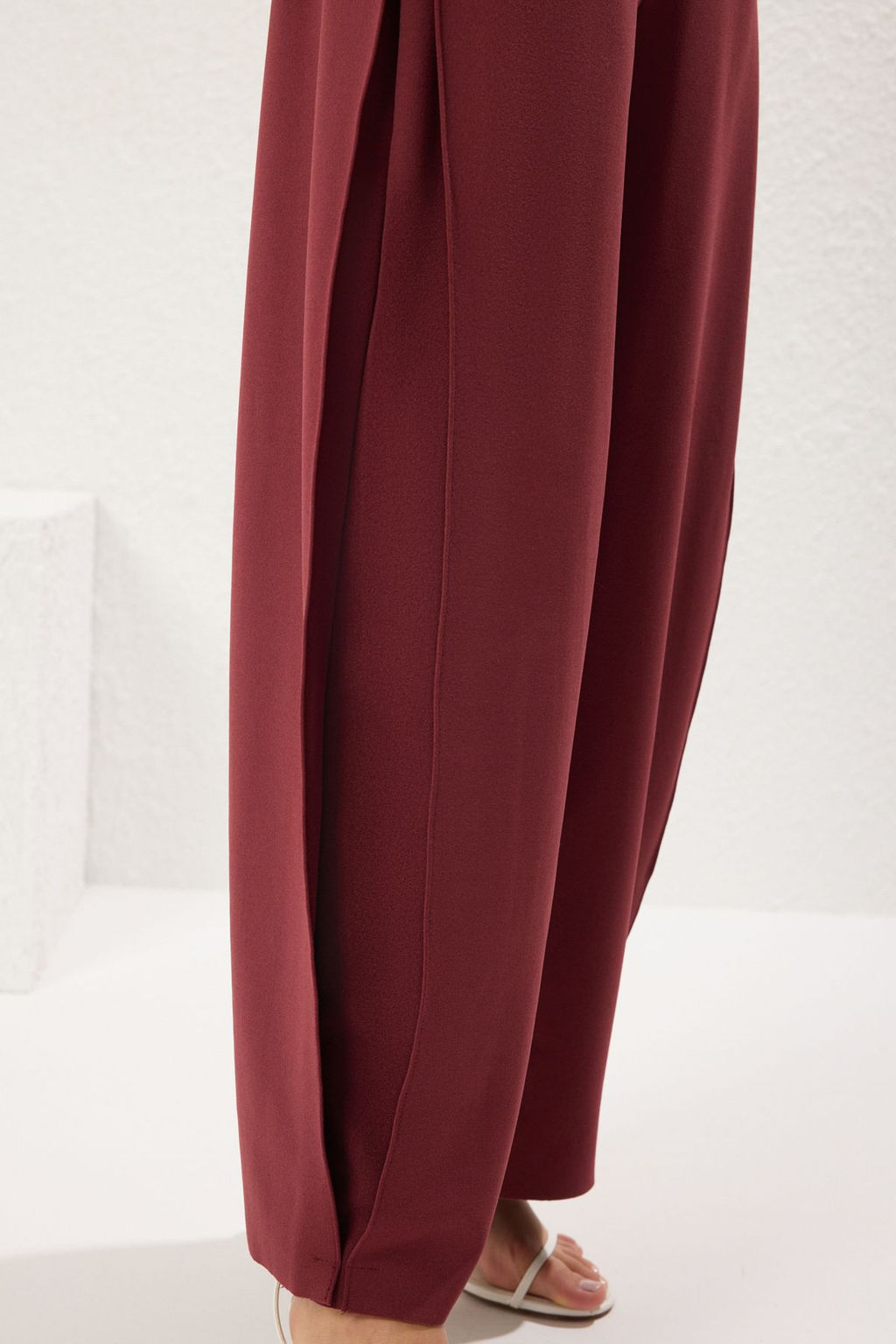 Bordo Yanlar? Pileli Yuksek Bel Esnek Orme Pantolon TWOSS25PL00054