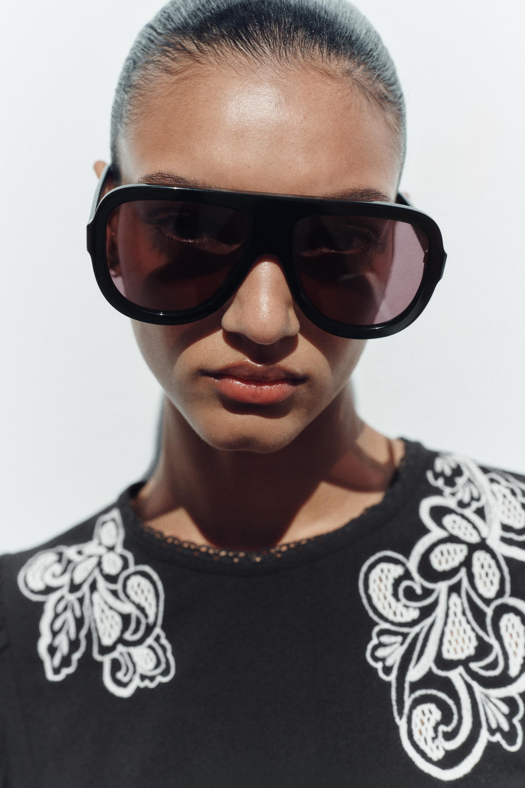 BLUSA BORDADOS MANGA ABULLONADA / Negro - Zara фото 3