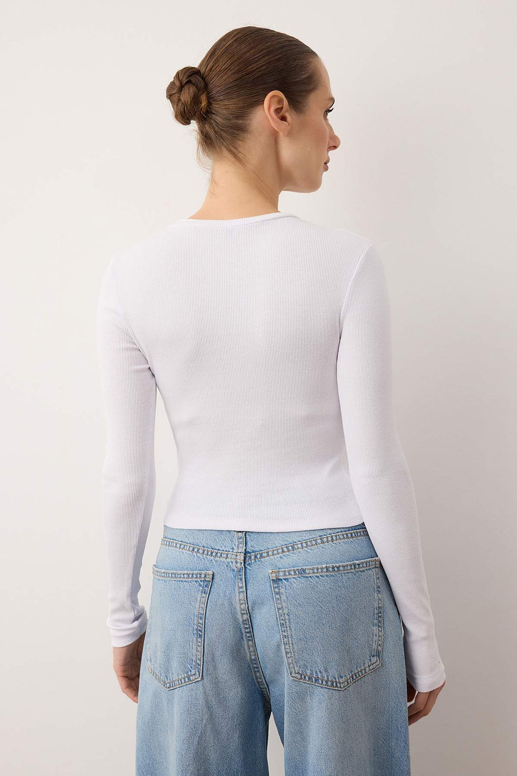 Siyah-Beyaz 2li Paket Fitted/Vucuda Oturan Bisiklet Yaka Crop Fitilli Esnek Orme Bluz TWOAW22BZ0331