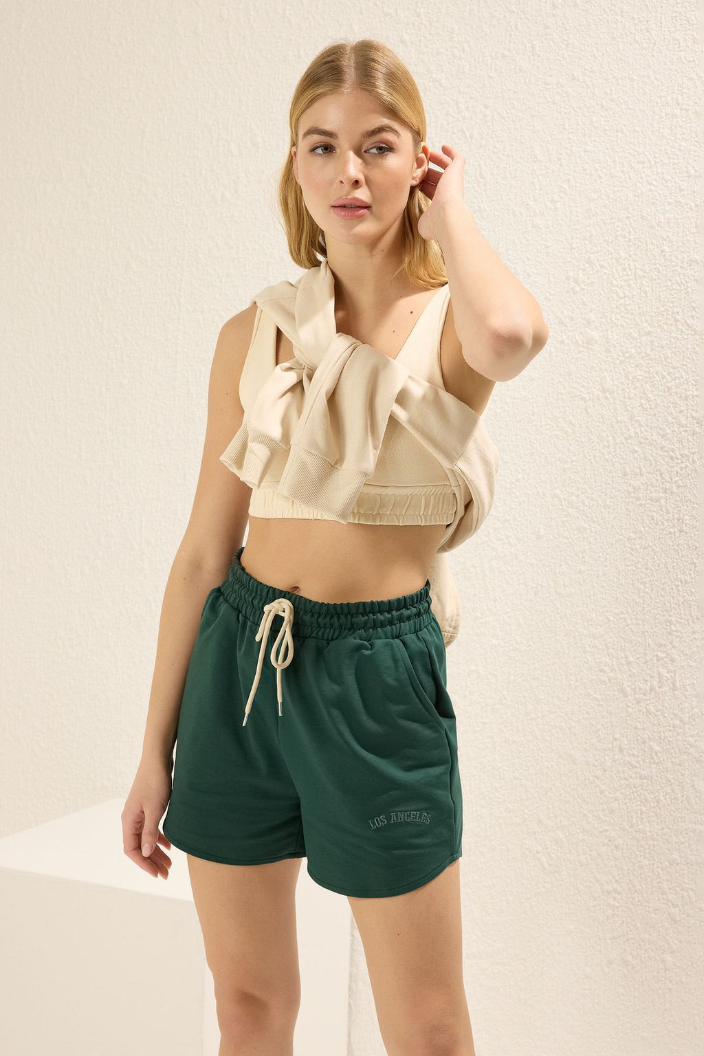 TRENDYOLMILLA Antrasit Nak?sl? Straight K?sa Sort & Bermuda TWOSS25SR00041