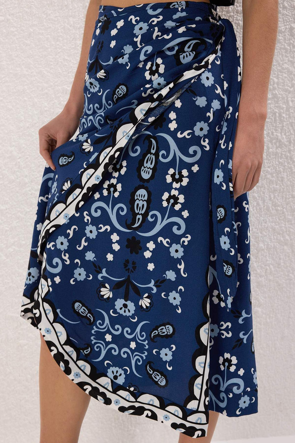 Trendyolmilla Mavi Etnik Desenli Kruvaze Kapamal? Viskon Etek TWOSS25ET00198 фото 3