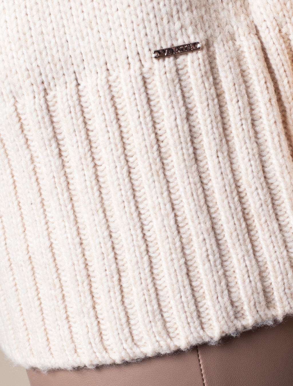 VILATTE / Свитер крупной вязки из уютной пряжи с ангорой и мохером  фото 3