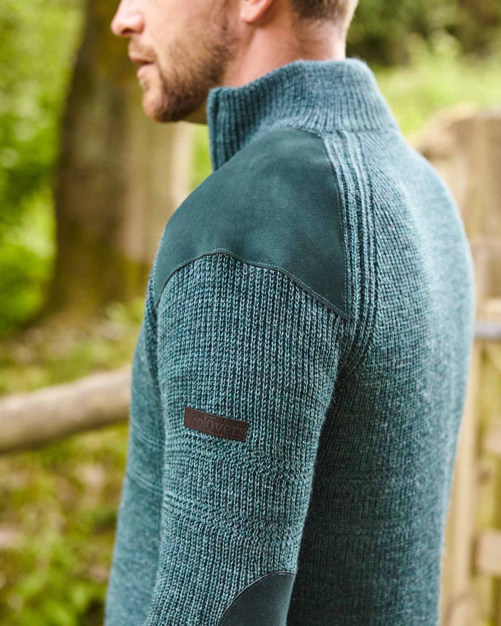 Мужской свитер с заплатками из натуральной овечьей шерсти