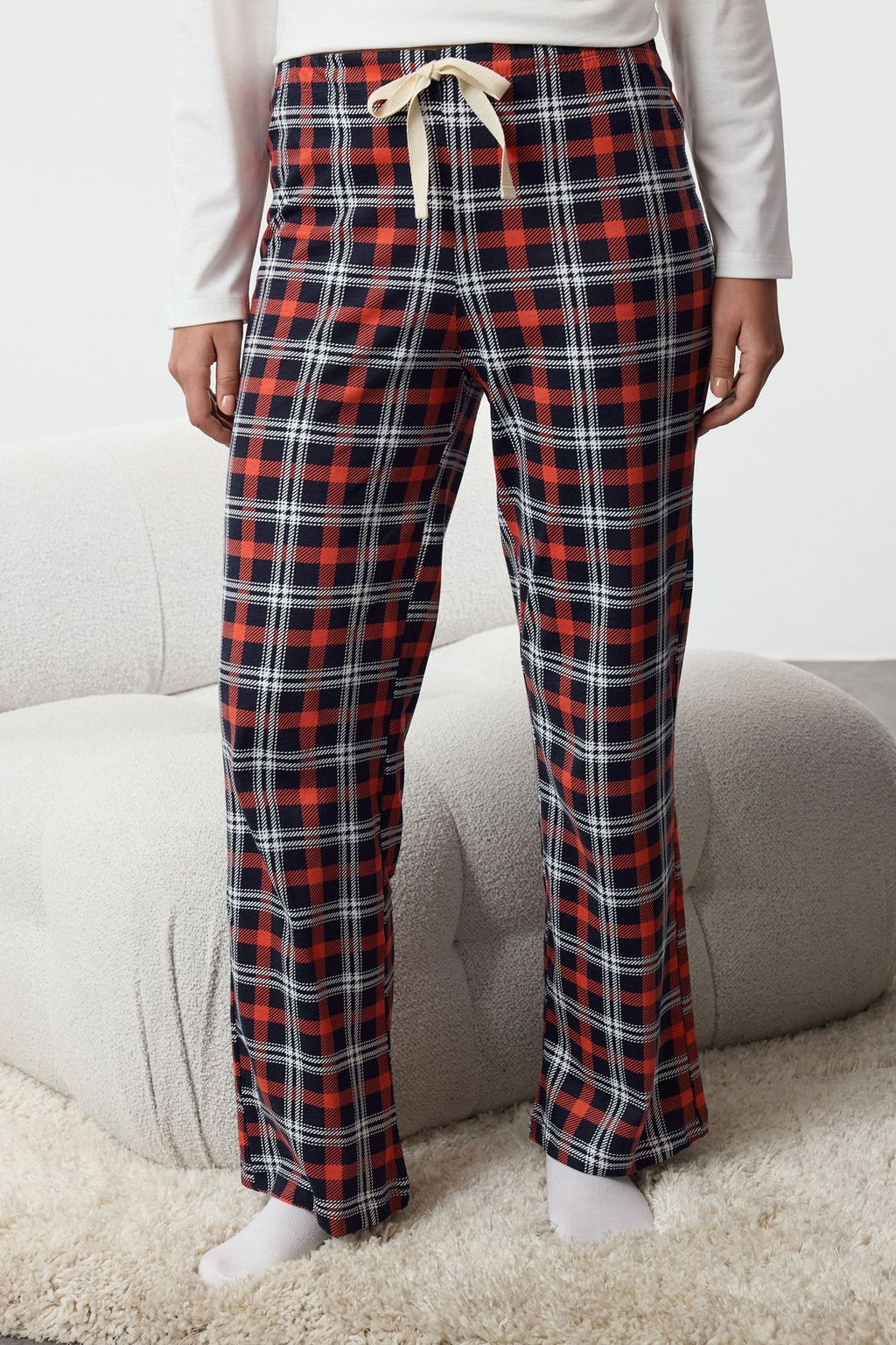 Trendyolmilla Kad?n Couple/Cift Beyaz %100 Pamuklu Ekoseli Sloganl? Orme Pijama Tak?m? THMAW25PT00166