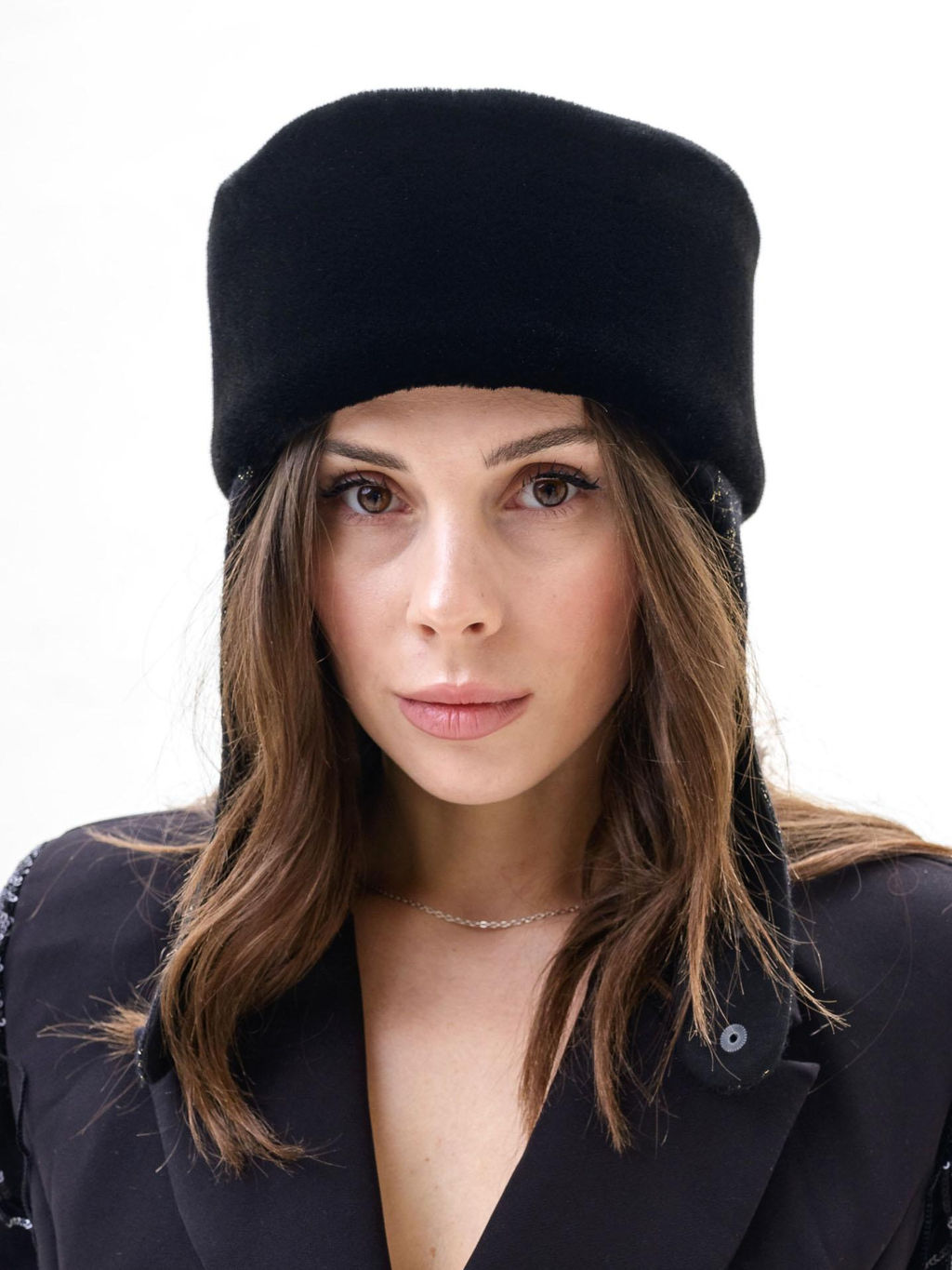 Т26-20 Таблетка кубанка черное золото с мехом "мутон"