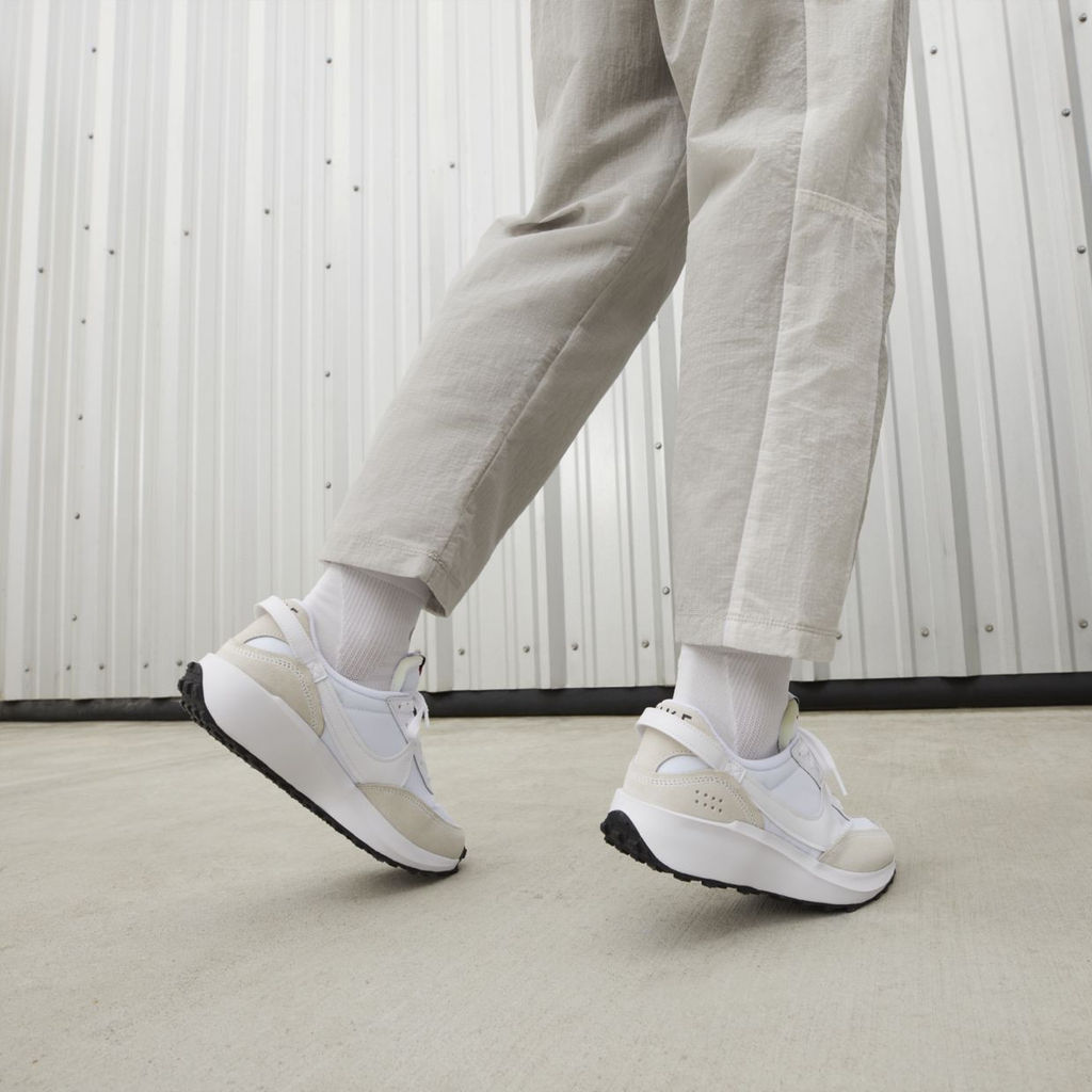 Кроссовки женские