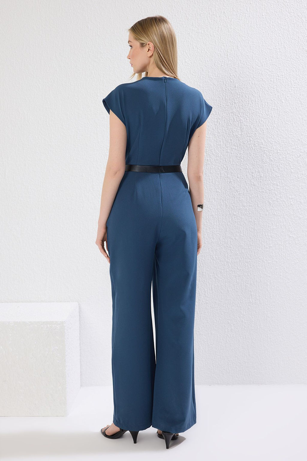 TRENDYOLMILLA Siyah Kemerli Kruvaze Yaka Genis Paca Dokuma Tulum TWOSS21TU0004 фото 4