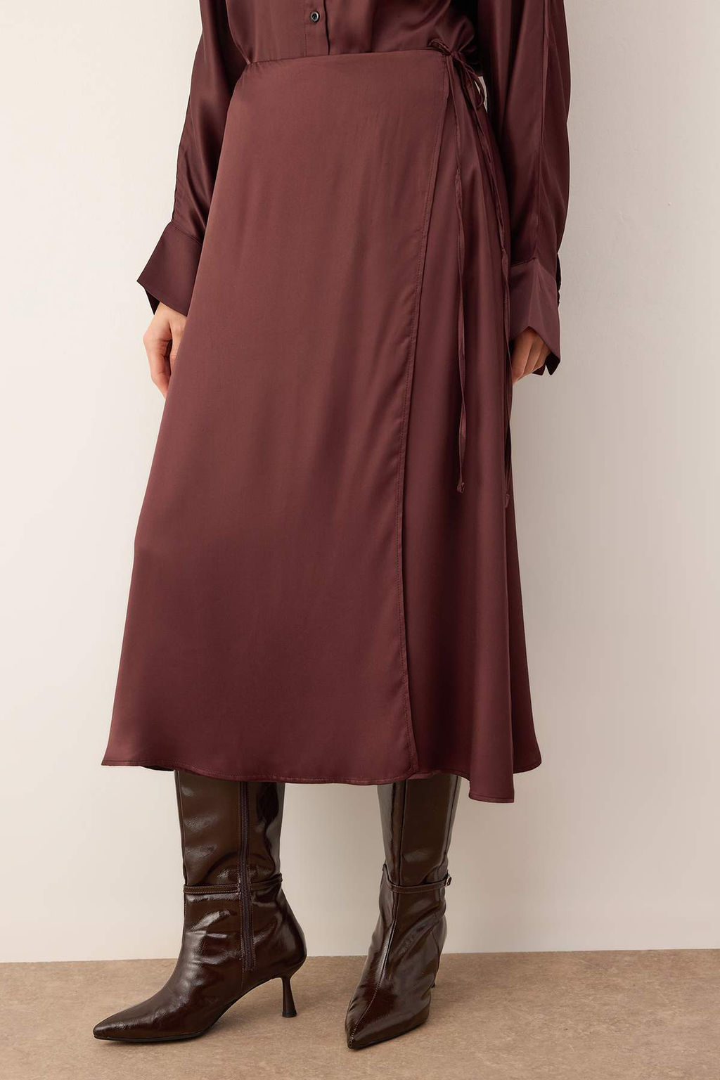 Vucut Secmeyen Kahverengi Baglama Detayl? Dokuma Saten Midi Etek TWOAW26ET00121 - Trendyolmilla фото 5