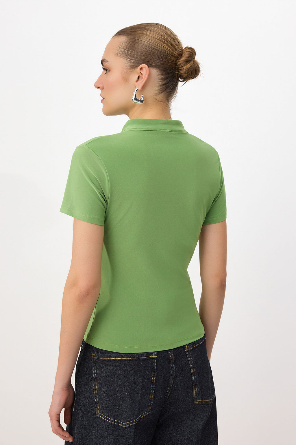Trendyolmilla Siyah Dik Yaka Baglama Detayl? Vucuda Oturan Esnek Orme Bluz TWOSS25BZ00226  фото 15