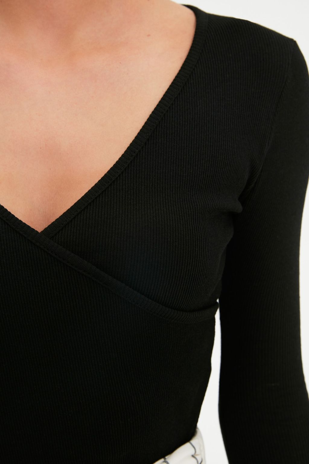 Siyah Fitted/Vucuda Oturan Kruvaze Yaka Uzun Kol Fitilli Esnek Orme Bluz TWOAW21BZ1274