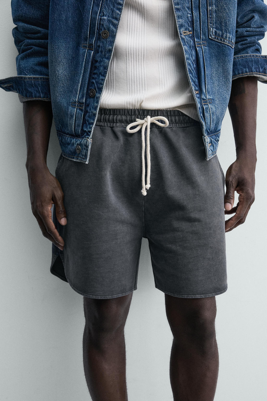 SHORTS JOGGER LAVADOS / Antracita oscuro