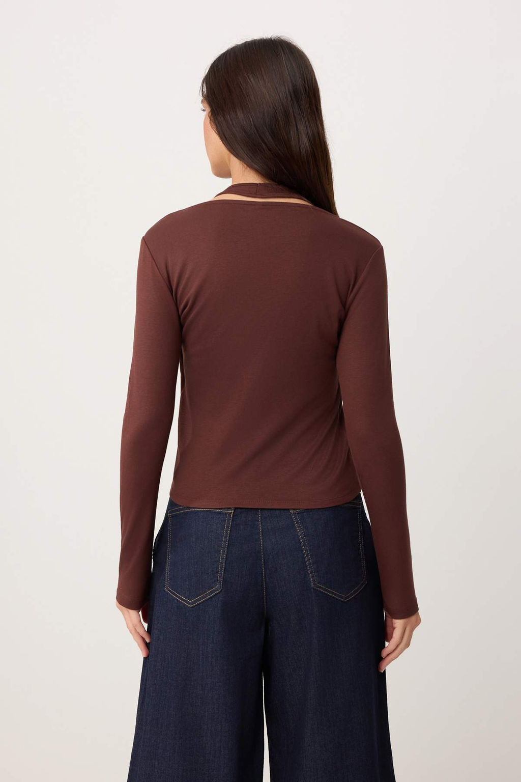Kahverengi D_z Fitted V Yaka Standart Kol Uzun Premium Yumu_ak _rme Bluz TWOSS26BZ00269 - Trendyolmilla фото 4