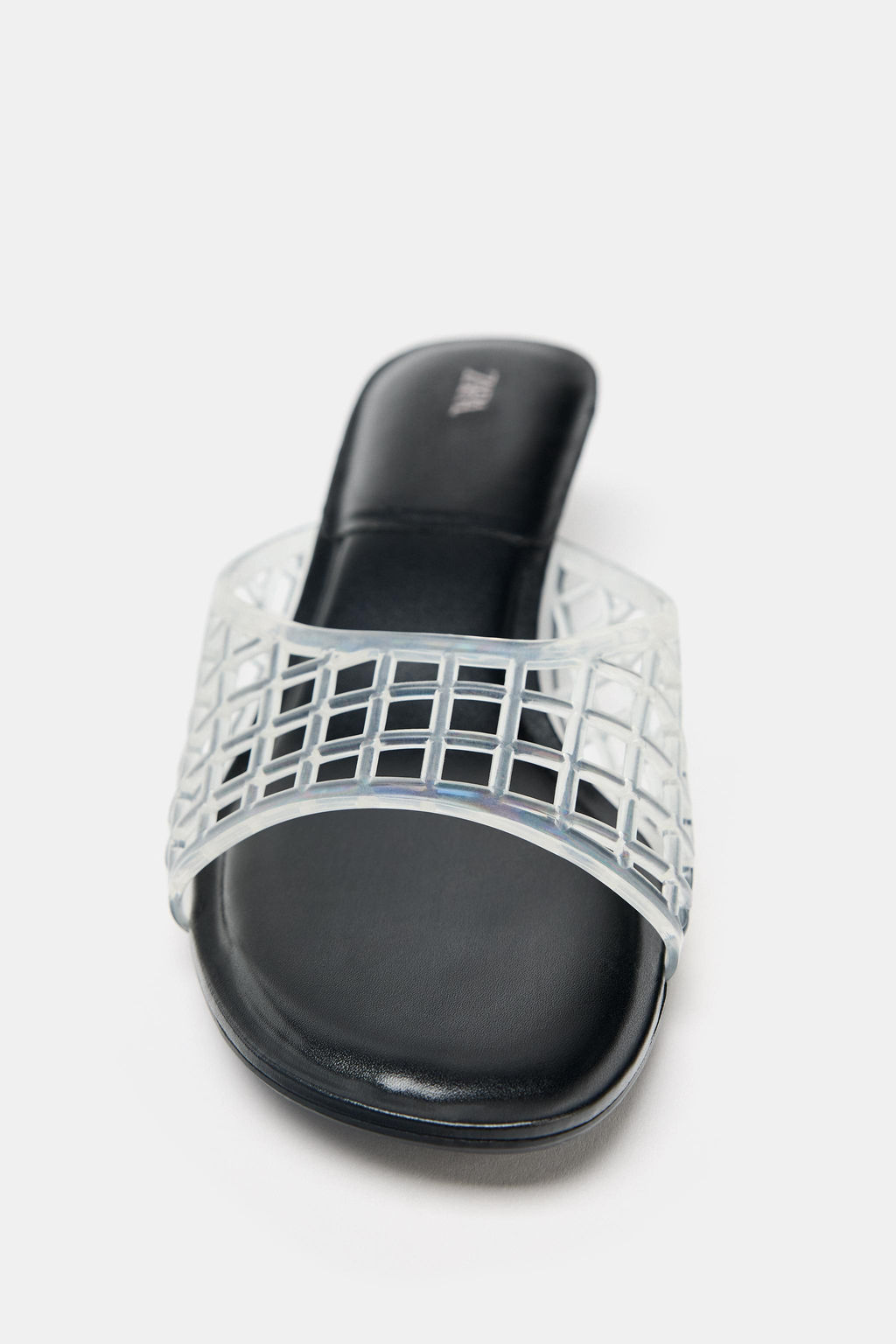 RUBBERISED-EFFECT KITTEN HEEL MULES - Zara фото 10