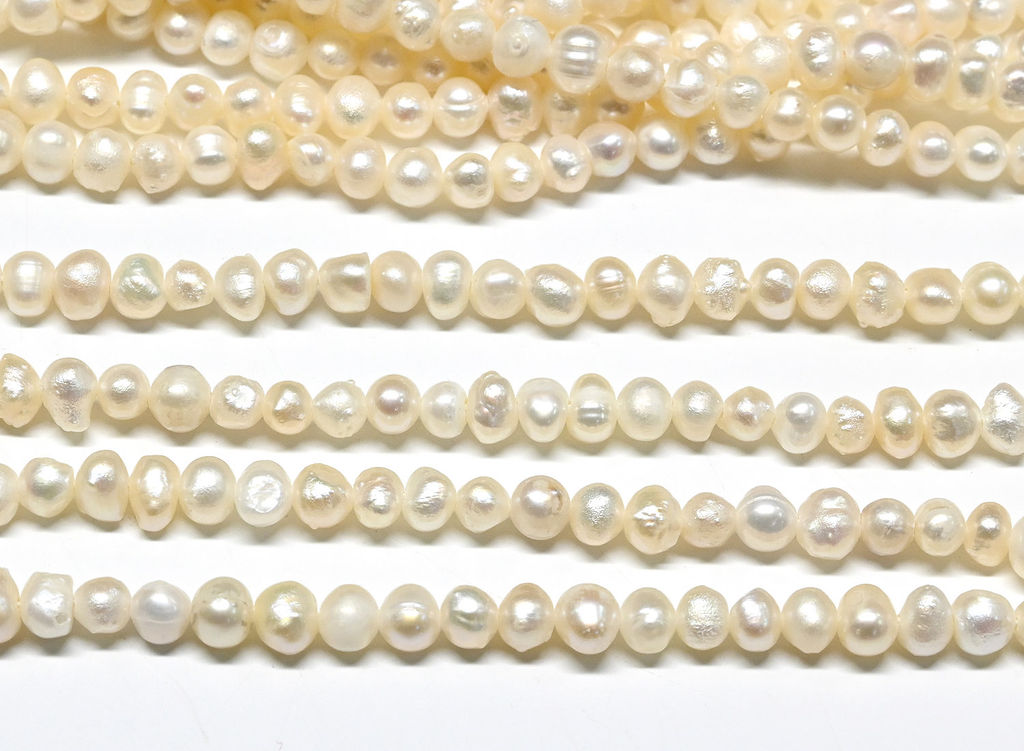 Бусины жемчуг галтовка 4*5мм цвет белый, 35см, 100 бусин Радуга камня