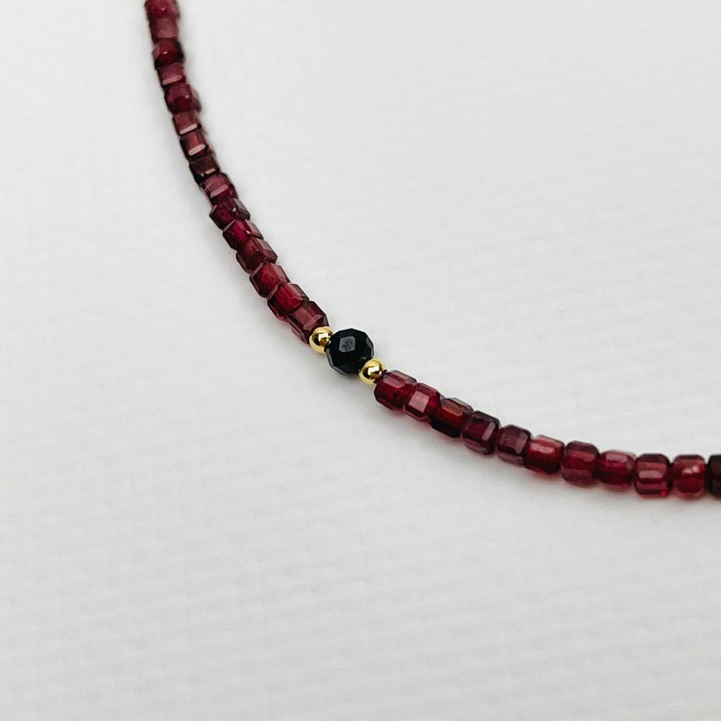 Колье из Граната и Шпинели со вставкой "Сердце"