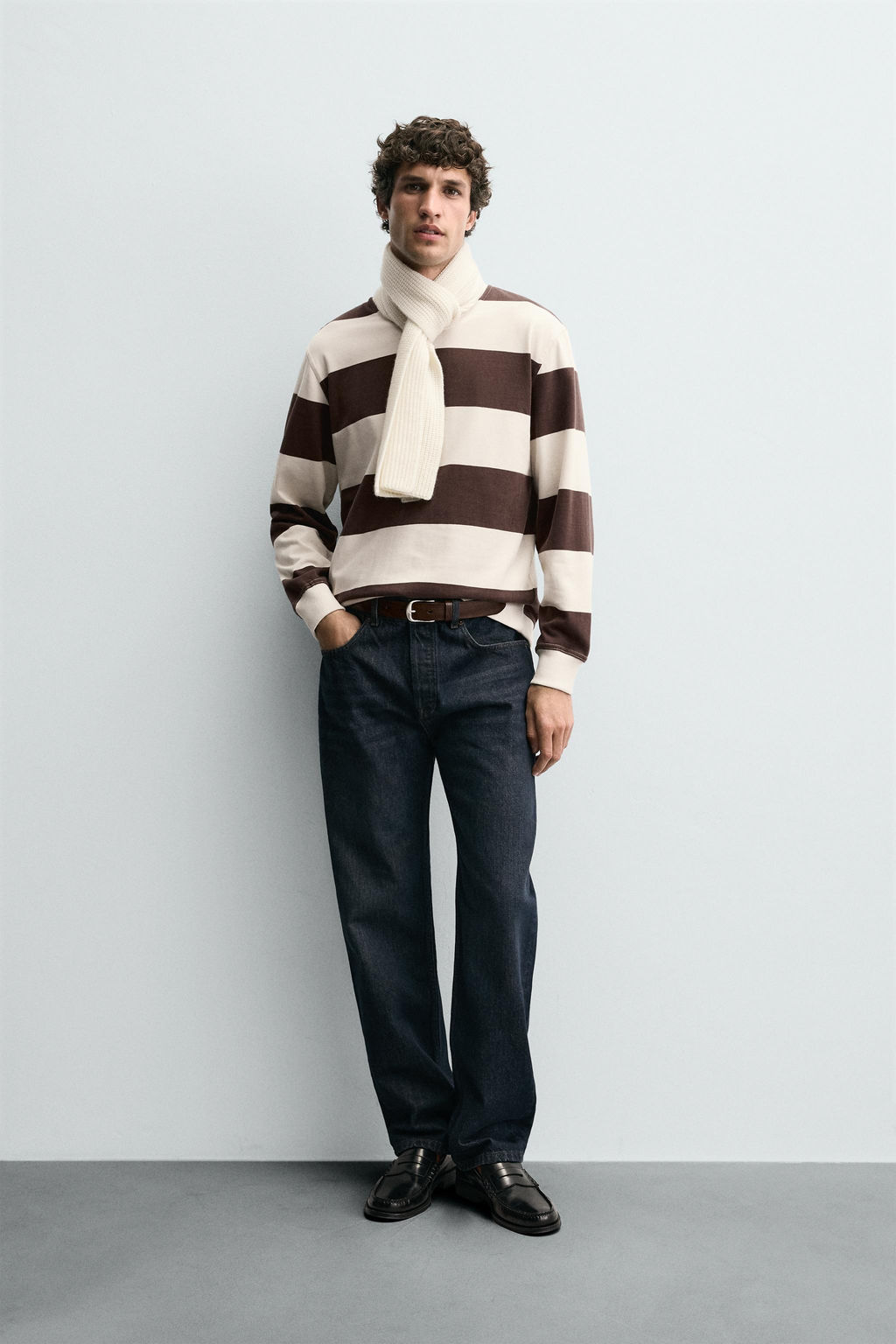 CONTRAST STRIPE SWEATSHIRT