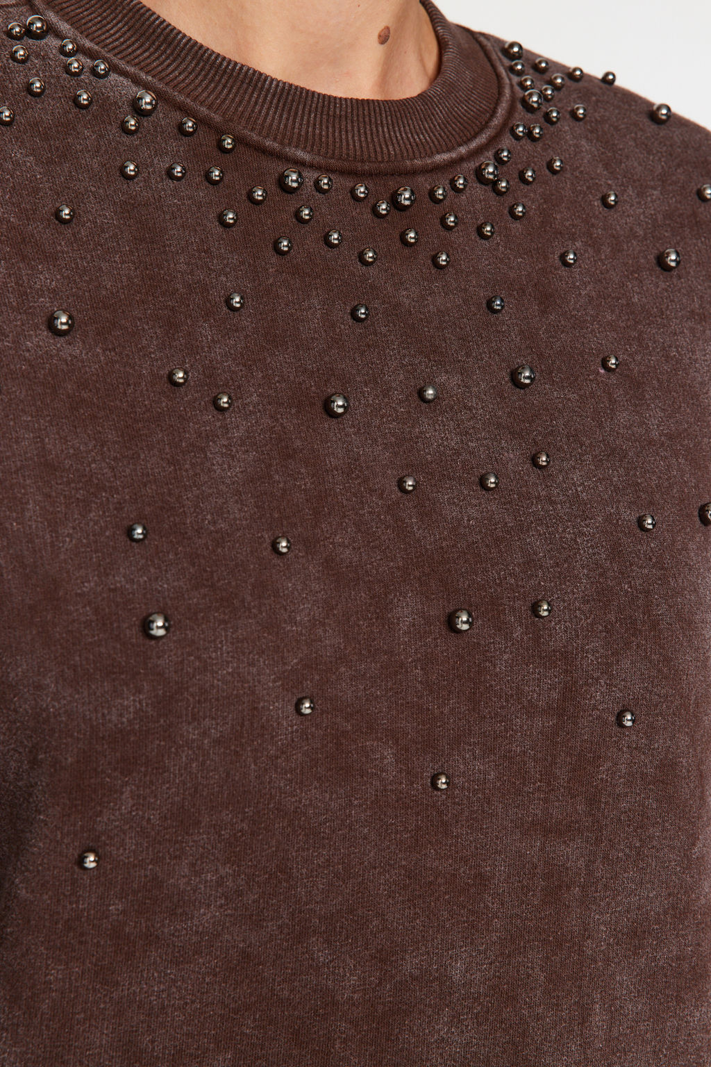 TRENDYOLMILLA Antrasit Eskitme/Soluk Efektli Kal?n Ici Polarl? Inci Detayl? Regular Orme Sweatshirt TWOAW24SW00152  фото 6