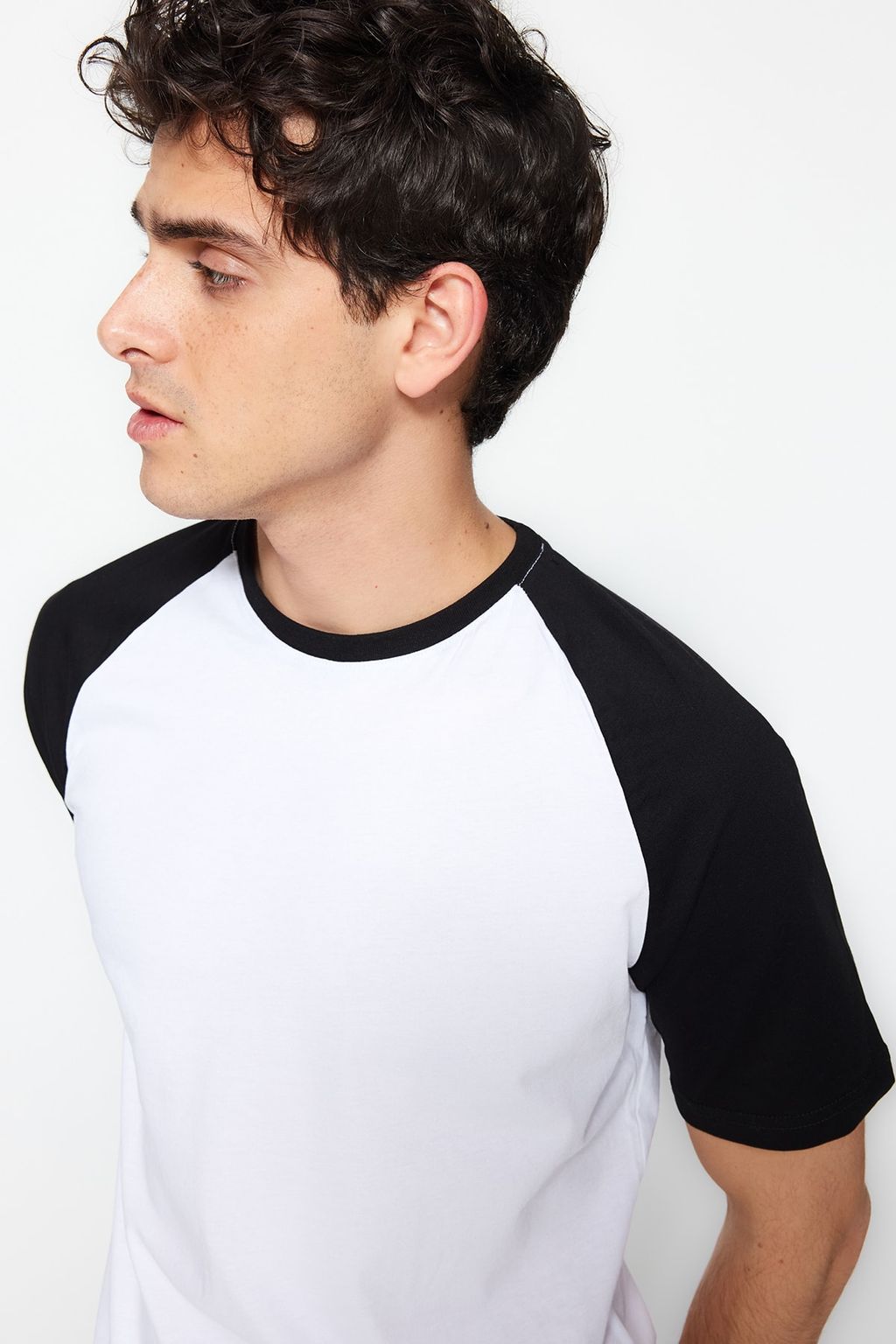 Beyaz Regular/Normal Kesim K?sa Kollu Renk Bloklu %100 Pamuk T-Shirt TMNSS20TS0182