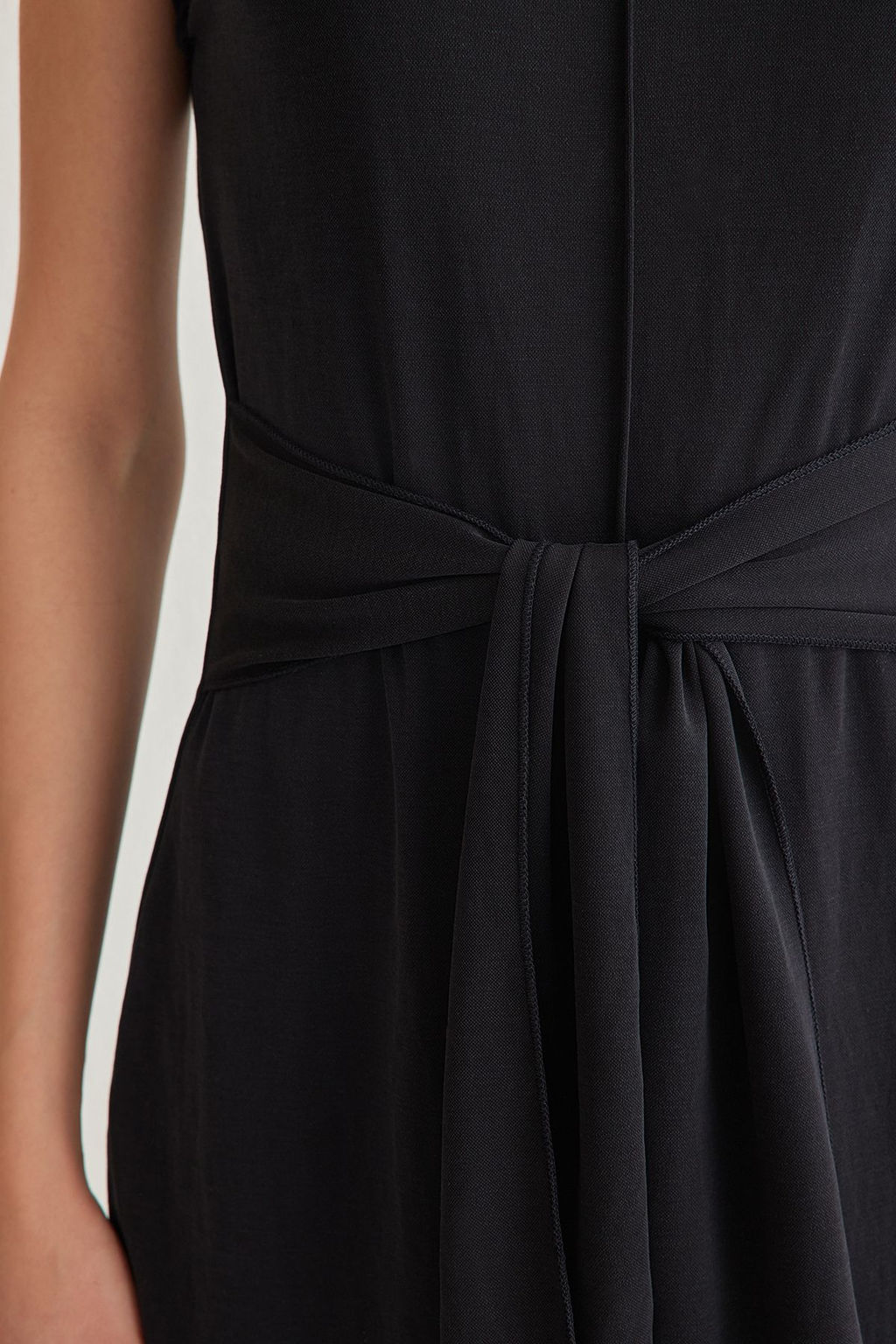 Siyah Duz Kusakl? Midi Yumusak Dokulu Modal Pike Orme Elbise TWOSS25EL00072 - Trendyolmilla фото 4