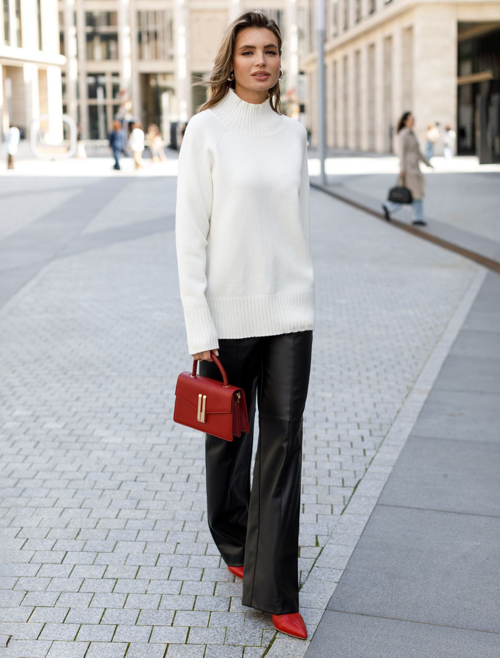 D34.204 Свитер женский натуральный белый