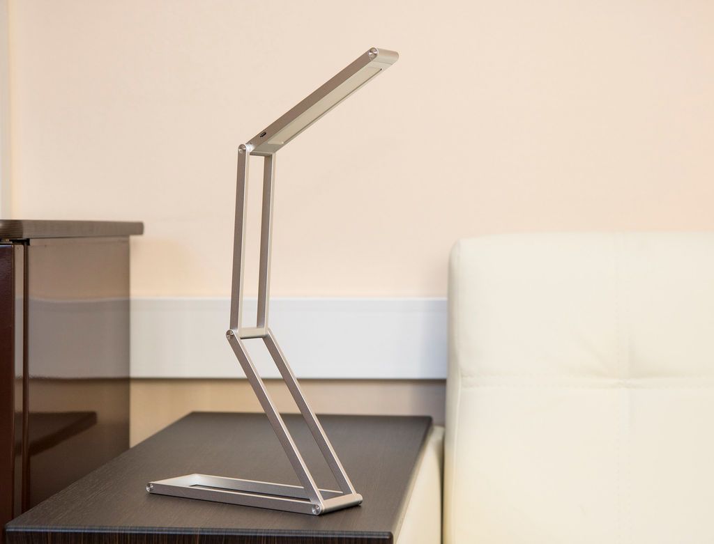TLD-556 Silver/LED/105Lm/6500K Светильник настольный трансформер, 3W. Встроенный аккумулятор 1000mAh. Механический выключатель. Серебристый. ТМ Uniel - Volpe фото 2